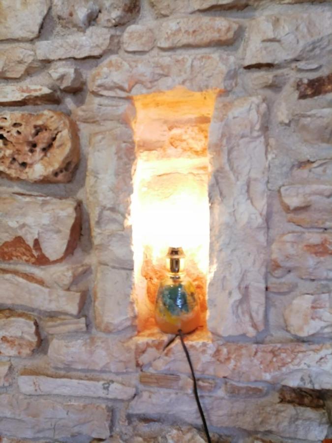 Mala Kuca Sa Velikim Grijanim Bazenom Antonio Villa Sisan Exterior photo